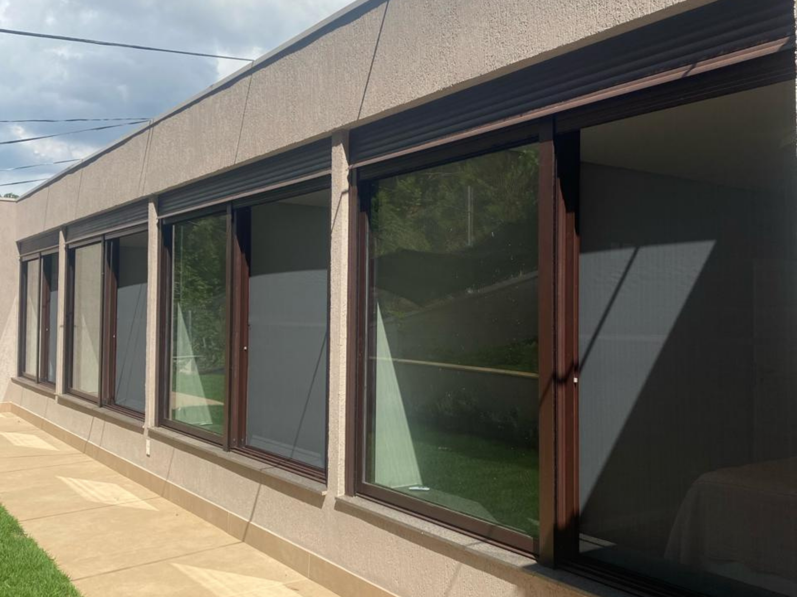 Tipos de Tela Mosquiteira: Qual o Melhor Material para sua Necessidade?