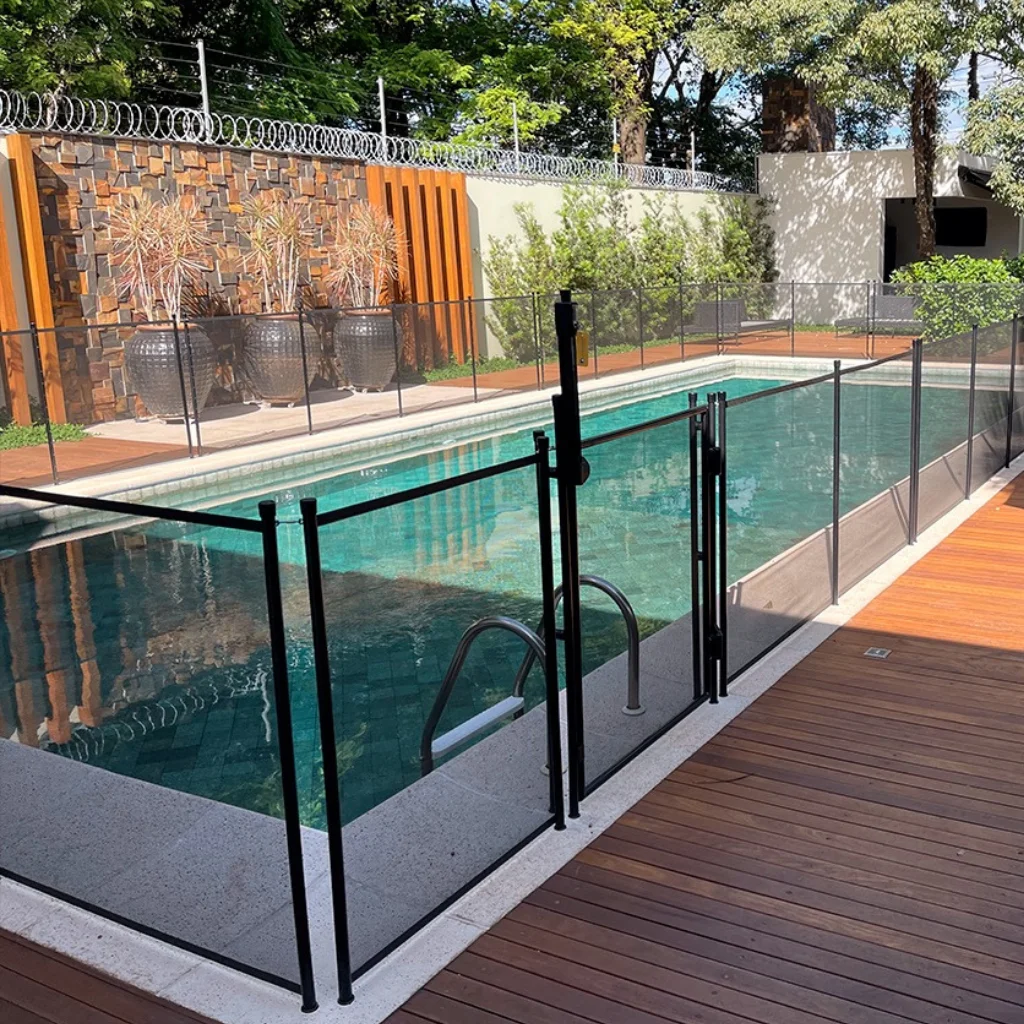 cerca de proteção de piscinas