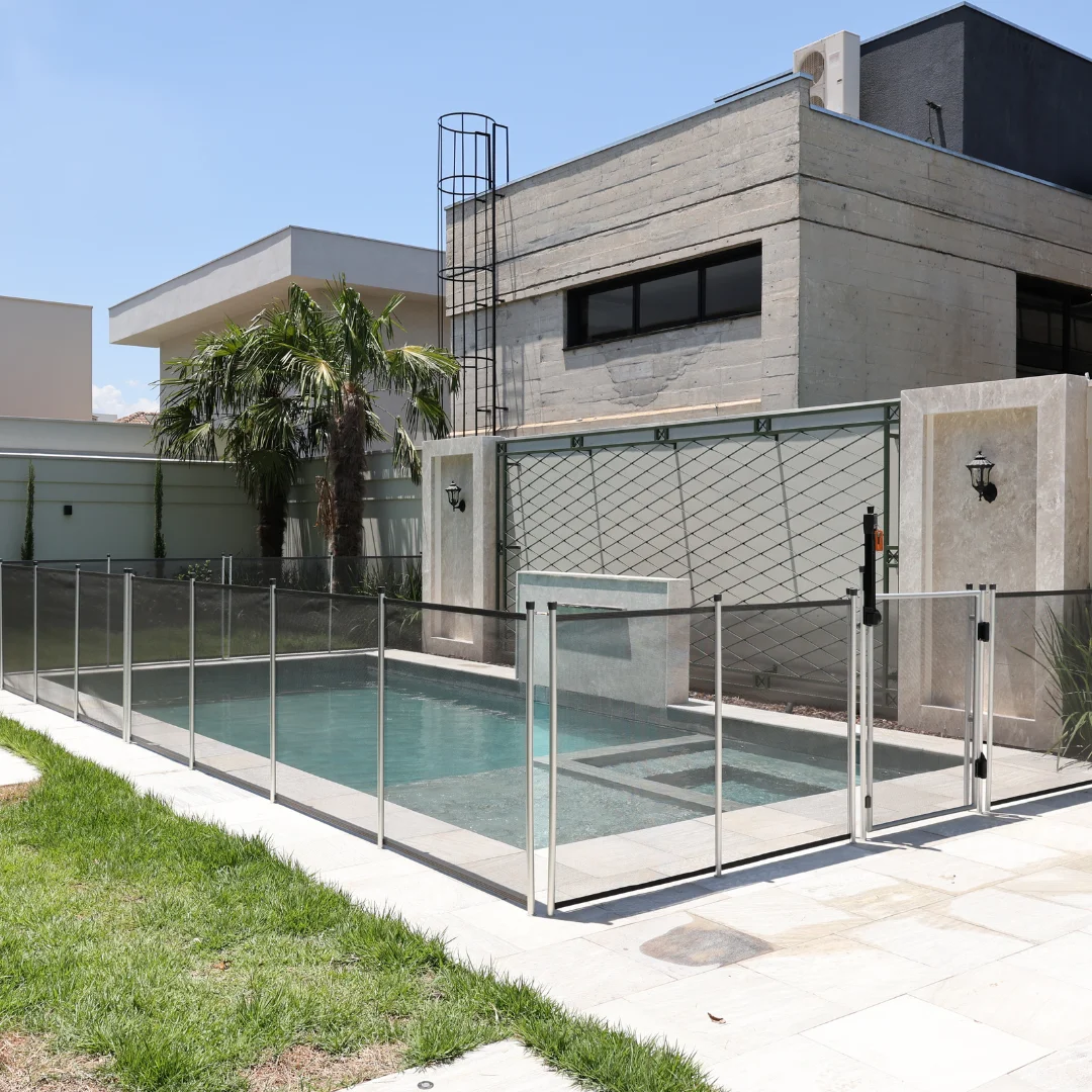 cerca de proteção para piscina residencial